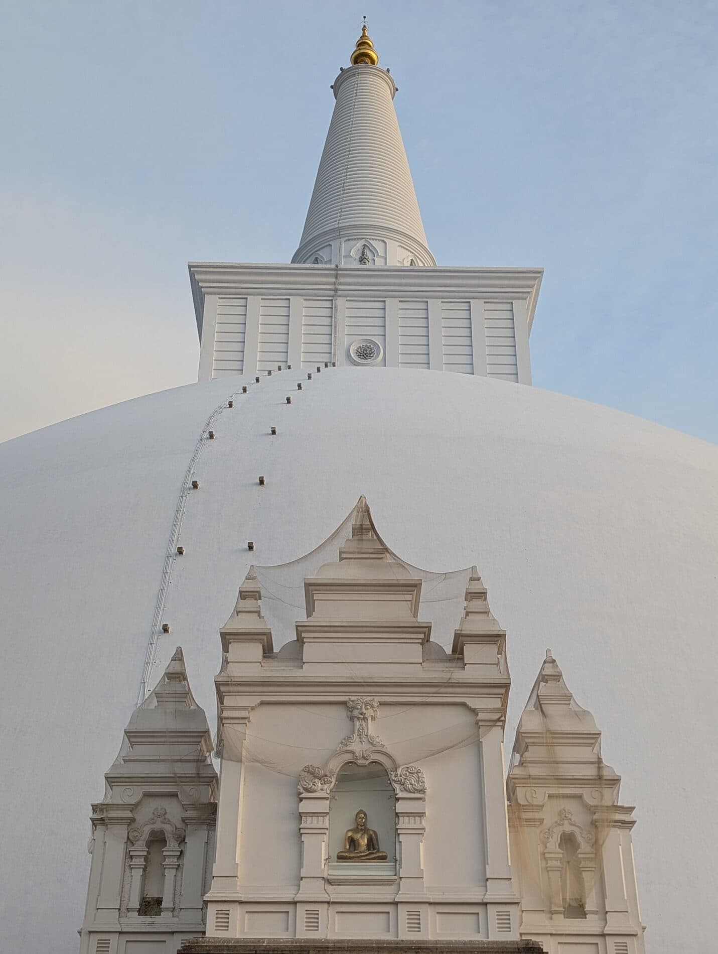 Ruwanwelisaya stupa, close view